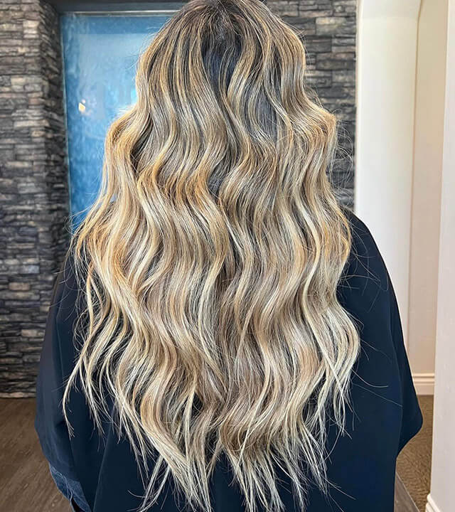 @thaniadoeshair